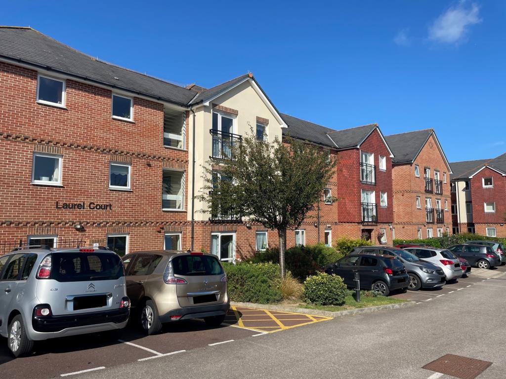 Lot: 67 - SECOND FLOOR TWO-BEDROOM AGE-RESTRICTED APARTMENT - Laurel Court - general front view